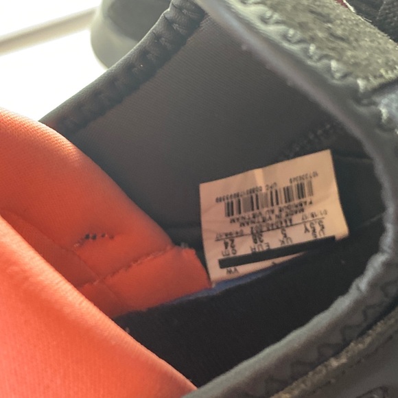 Black&Pink Jordan's - Picture 3 of 4